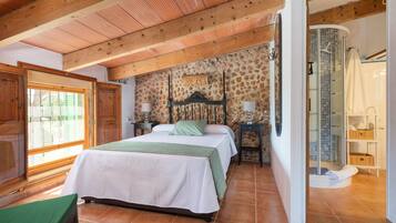 3 slaapkamers, een strijkplank/strijkijzer, gratis wifi, beddengoed