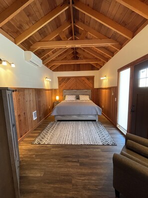 1 bedroom, desk, WiFi, bed sheets - One Bedroom Cottage (Half Moon Bay)