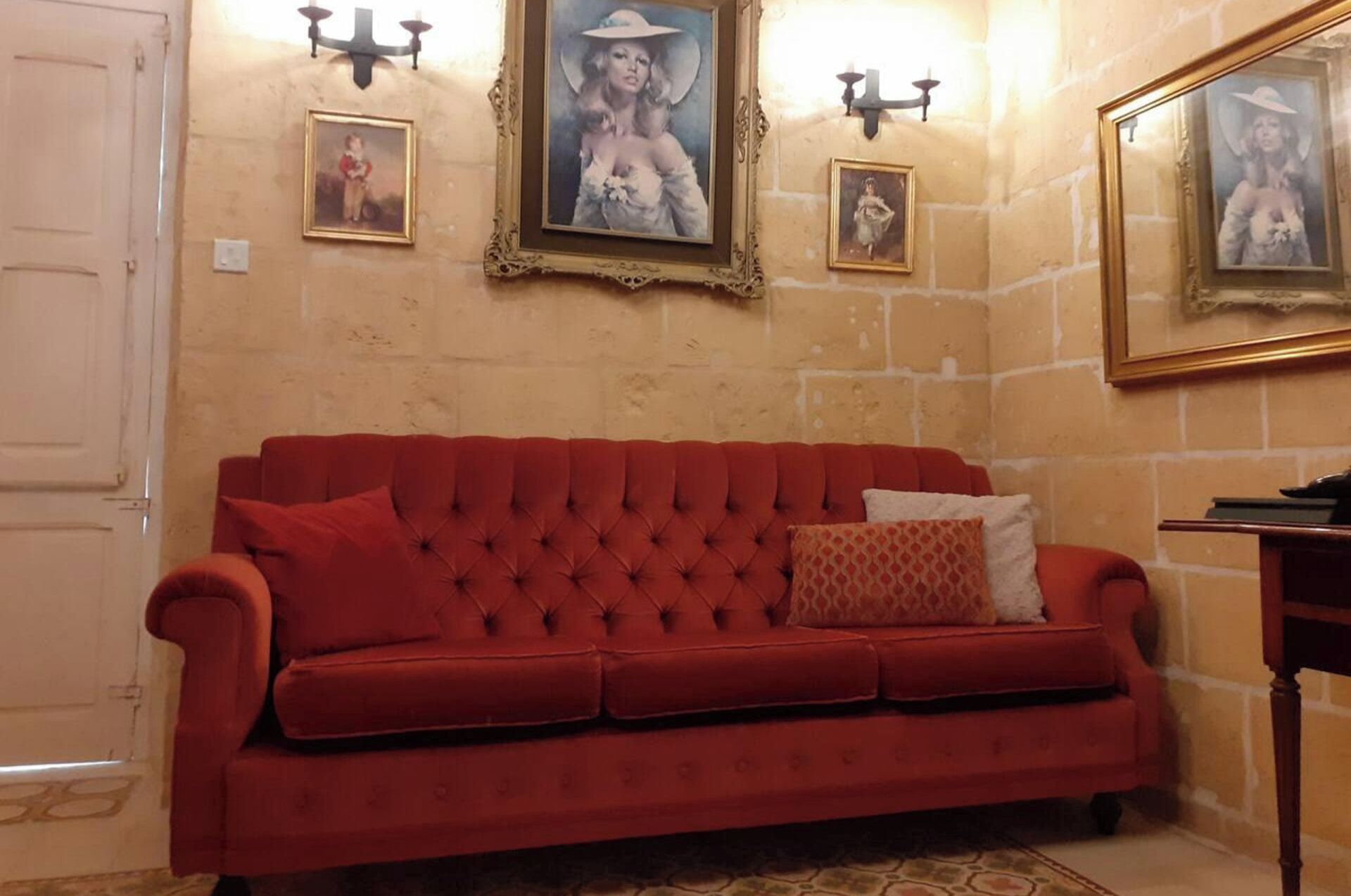 2 Bed House Sleeps 3 - Wifi, Aircon, Balcony - La Valette