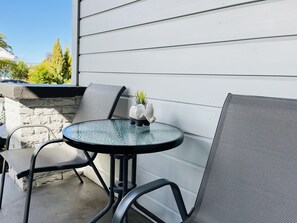 Outdoor dining - Upstairs Apartment in Dunedin Central (Dunedin)
