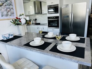 Fridge, microwave, oven, coffee/tea maker - Upstairs Apartment in Dunedin Central (Dunedin)