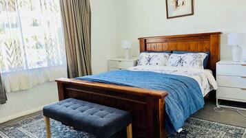 3 bedrooms, in-room safe, desk, travel crib