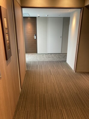 Building design - Smile Hotel Shinagawasengakujiekimae (Tokyo)