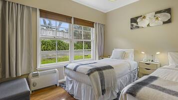 House | 2 bedrooms, laptop workspace, iron/ironing board, free WiFi