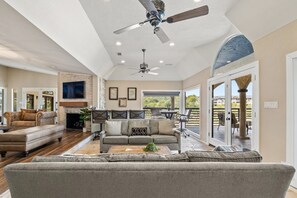 Smart-TV, Tischtennisplatte