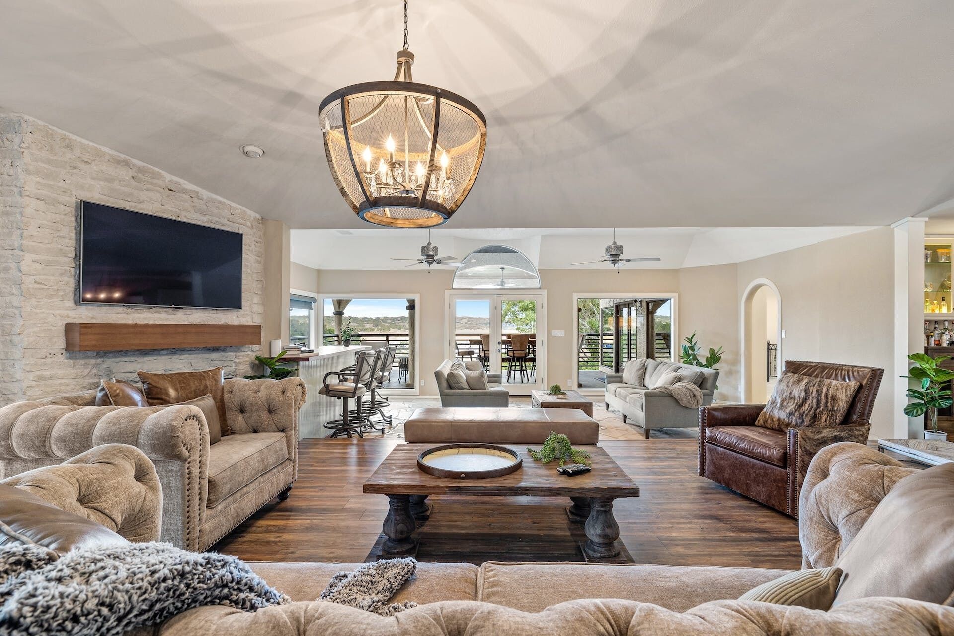 Smart TV, table tennis