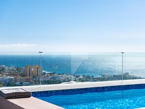 A heated pool - Karat Atico Siam Skies (Costa Adeje)
