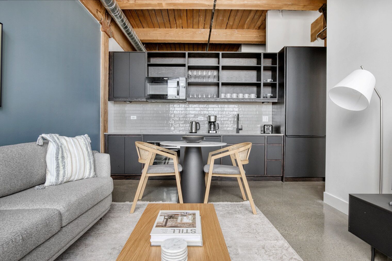 Télévision, chaîne hi-fi