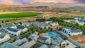 Exterior - Elim Valley Resort 4288, Private Pool, Hot Tub, & Sleeps 19 (Hurricane)