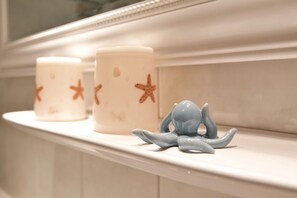 Unclassified image, 2 of 12, button