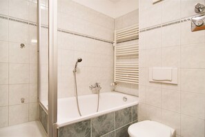 Unclassified image, 4 of 15, button