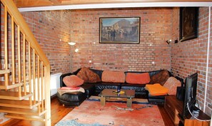 TV, stereo - Blankenese House - Quaint: Blankenese House on the grounds of Villa Hamburg (Heringsdorf)