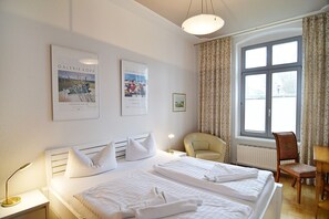 Unclassified image, 2 of 33, button