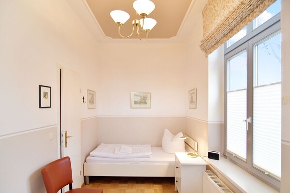 Unclassified image, 1 of 33, button