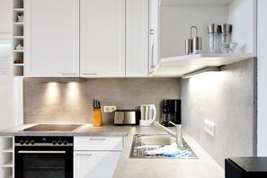 Unclassified image, 3 of 33, button