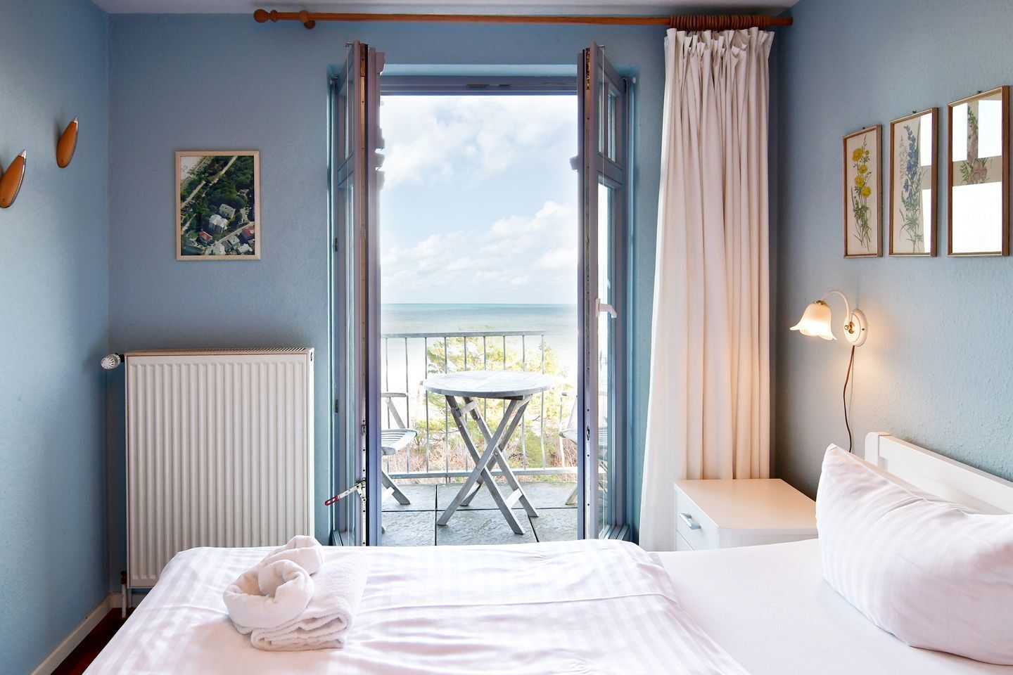 2 bedrooms, iron/ironing board, WiFi