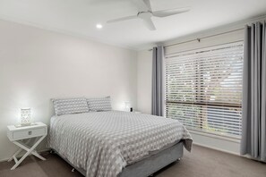 4 bedrooms, iron/ironing board, free WiFi