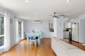 Interior - Wooli Waves by Ready Set Stay- Comfortable Family Home - pet friendly and WIFI (Cape Woolamai)