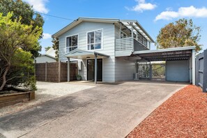 Exterior - Wooli Waves by Ready Set Stay- Comfortable Family Home - pet friendly and WIFI (Cape Woolamai)