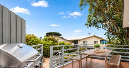 Wooli Waves by Ready Set Stay- Comfortable Family Home - pet friendly and WIFI