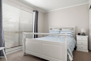 4 bedrooms, iron/ironing board, free WiFi