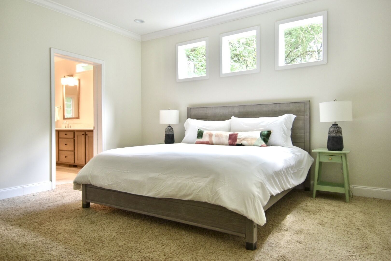 4 室のベッドルーム、デスク、アイロン / アイロン台、WiFi (無料)