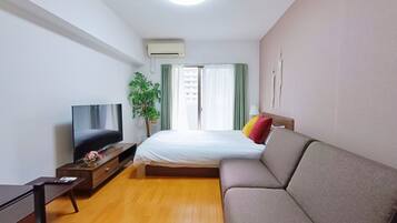 Desk, blackout drapes, free WiFi, bed sheets
