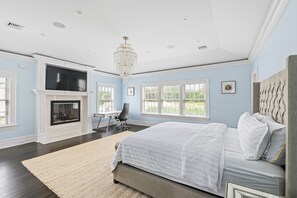 7 bedrooms, internet, bed sheets - Beautiful home with pool, tennis court, game room, central AC, & washer/dryer (Southampton)