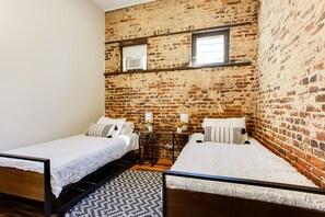 2 多间卧室、熨斗/熨衣板、免费 WiFi、床单