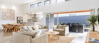 Bathers - Pet Friendly - 4 Mins Walk to Beach