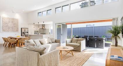 Bathers - Pet Friendly - 4 Mins Walk to Beach