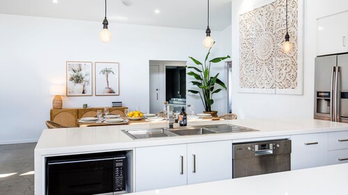 Bathers - Pet Friendly - 4 Mins Walk to Beach