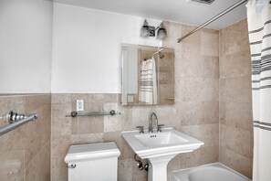 Hårføner og håndklær