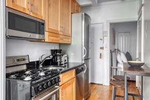 Refrigerador, microondas, horno, placa de cocina