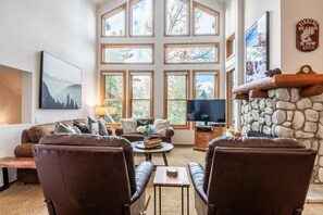 TV, fireplace, stereo