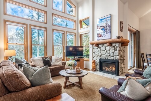 Updated 3 Bedroom 3 Bathroom Snowcreek Phase V #884, Sleeps 6