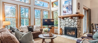 Updated 3 Bedroom 3 Bathroom Snowcreek Phase V #884, Sleeps 6
