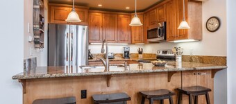 Updated 3 Bedroom 3 Bathroom Snowcreek Phase V #884, Sleeps 6