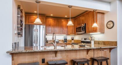 Updated 3 Bedroom 3 Bathroom Snowcreek Phase V #884, Sleeps 6