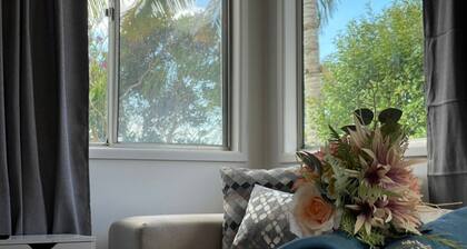 Modern than 3 bedroom house with office space in the center of Kallangur