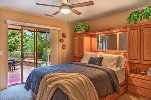 4 bedrooms, iron/ironing board, travel crib, WiFi - Prime Uptown Location! *Mountain View * Game Room* (Sedona)