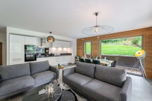 TV - Apartment Quintessence - B101 (CHATEL)