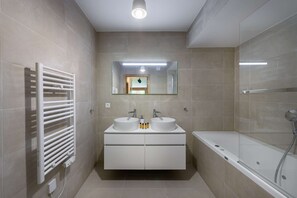 Shower, towels - Apartment Quintessence - B101 (CHATEL)