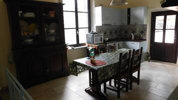 Frigorifero, microonde, forno, lavastoviglie