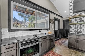 Fridge, microwave, oven, stovetop - Escape to Villa Manteago: Resort-Style Estate with Pool, Spa, and Game Room, Minutes from Bradenton! (Bradenton)