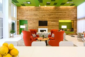 TV, stereo - Airy San Mateo 1BR w/ Clubhouse, Gym & W/D, nr Restaurants, by Blueground (San Mateo)