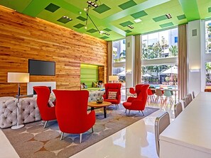 Interior - Airy San Mateo 1BR w/ Clubhouse, Gym & W/D, nr Restaurants, by Blueground (San Mateo)