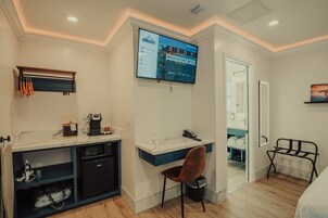 Comfort Queen Room - No Pets, Non-Smoking | Pillowtop beds, desk, laptop workspace, blackout drapes