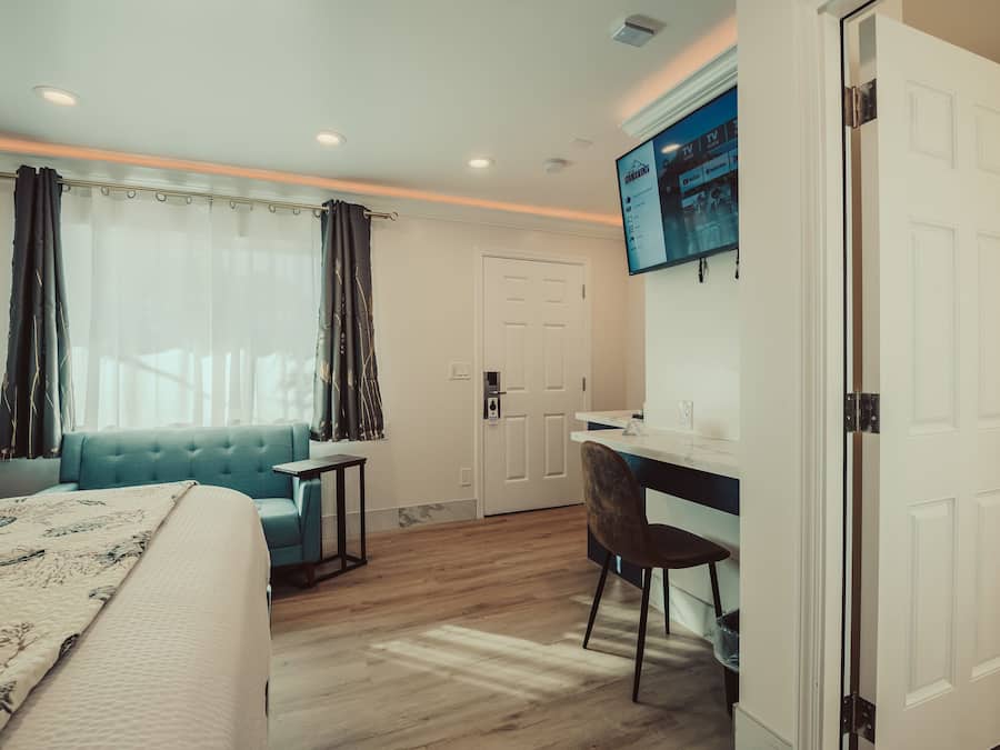 Comfort King Suite - No Pets, Non-Smoking | Pillowtop beds, desk, laptop workspace, blackout drapes