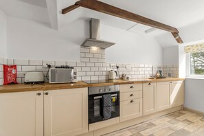 Fridge, microwave, oven, dishwasher - Barn Cottage @ Arrowan Common Farm (Coverack)